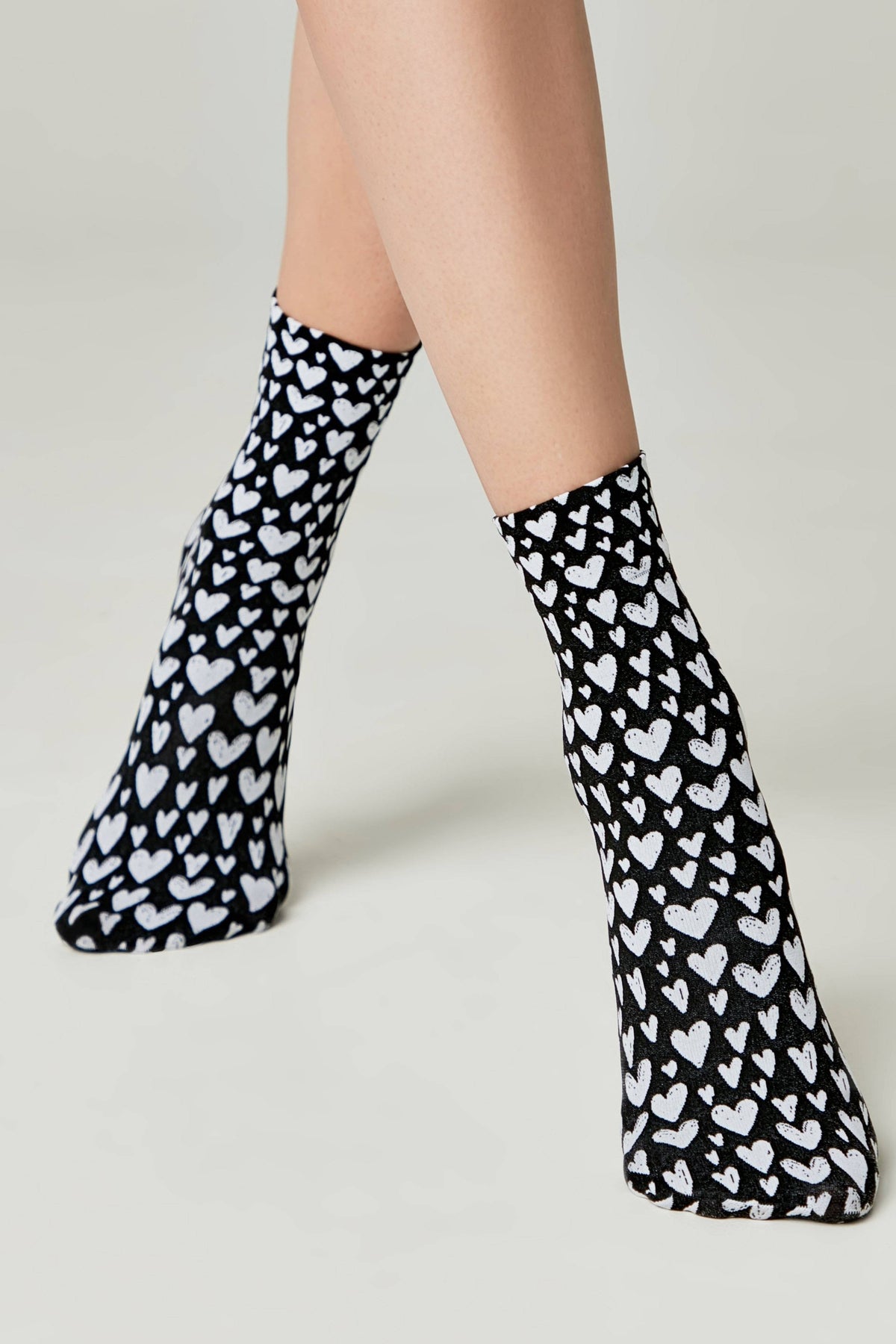 Conte Fantasy Heart Pattern Socks – Women's 70 Den Patterned Hosiery